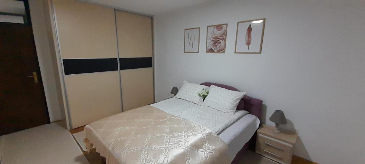 Cozy And Sunny Apartment Near The Airport Sarajevo Exterior foto