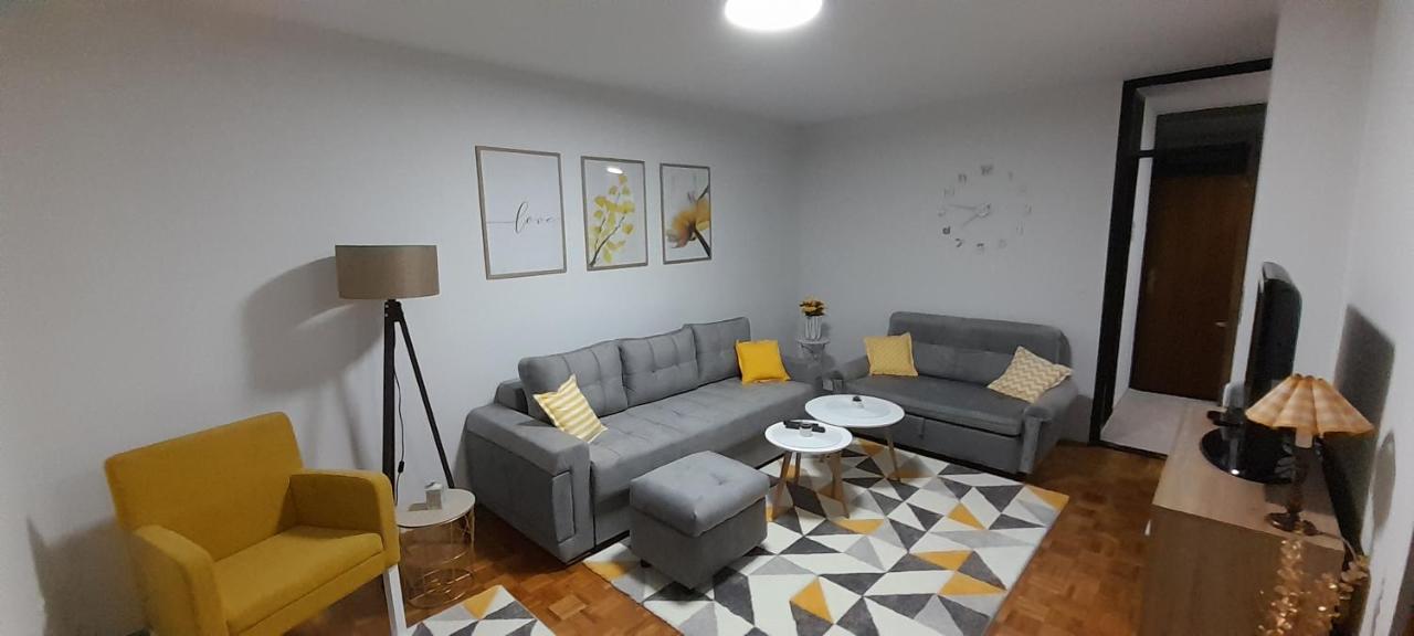 Cozy And Sunny Apartment Near The Airport Sarajevo Exterior foto