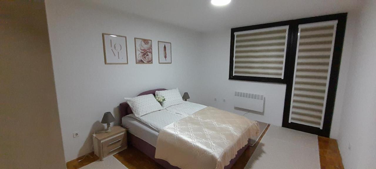 Cozy And Sunny Apartment Near The Airport Sarajevo Exterior foto